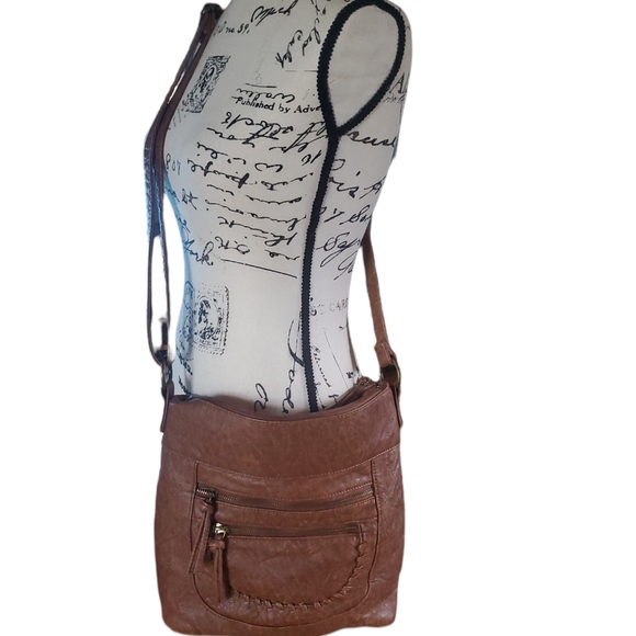 Bueno Bags Bueno Crossbody Bag Purse Faux Leather Look Tan Brown